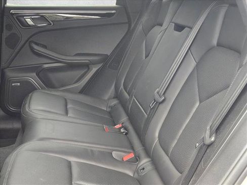 Used 2018 Porsche Macan image 20