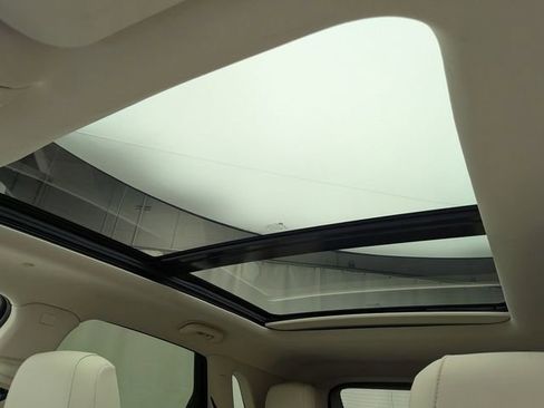 Certified 2024 Cadillac XT5 Premium Luxury w/ LPO, Floor Liner Package AWD/4WD image 19