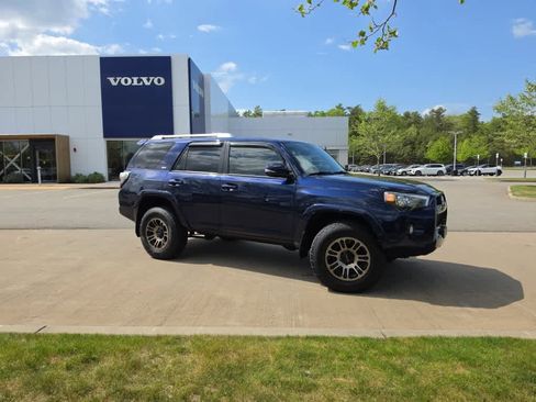 Used 2016 Toyota 4Runner SR5 Premium AWD/4WD image 2