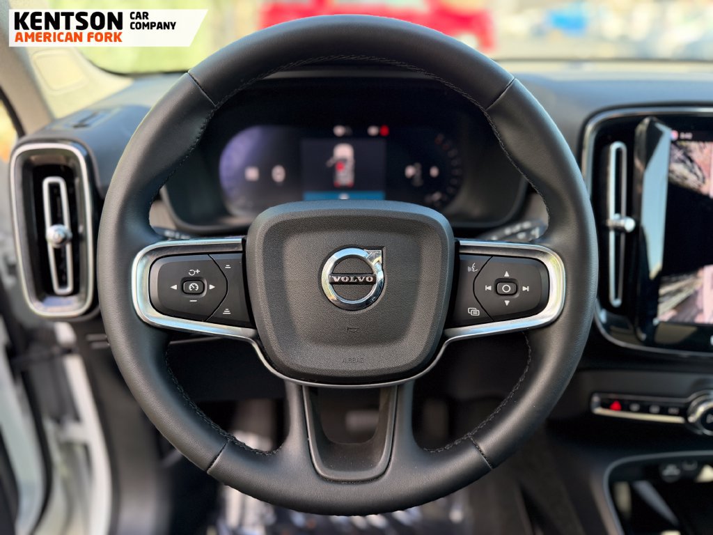 Used 2025 Volvo XC40 B5 Plus AWD/4WD image 14