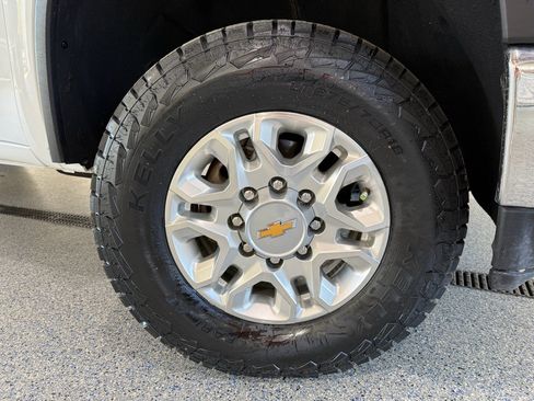 Used 2023 Chevrolet Silverado 2500 LT AWD/4WD image 32