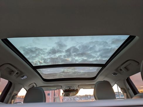 Used 2021 Volvo V90 T6 Cross Country w/ Climate Package image 13