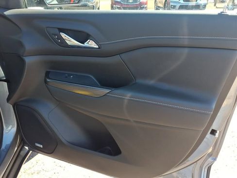 Used 2022 GMC Acadia SLT w/ Elevation Edition image 11