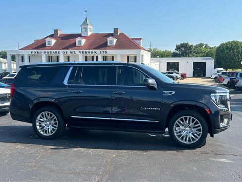 Used 2023 GMC Yukon XL SLT w/ SLT Premium Package AWD/4WD image 5