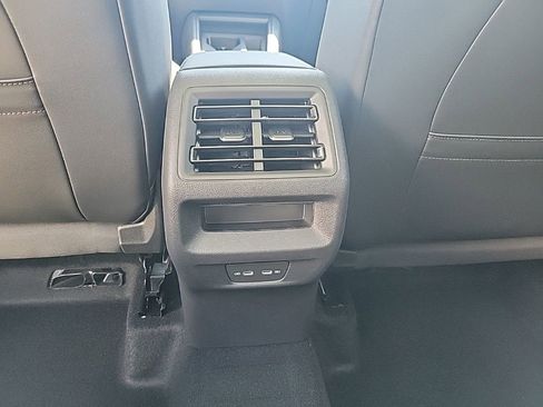 New 2025 Volkswagen Tiguan SE image 49