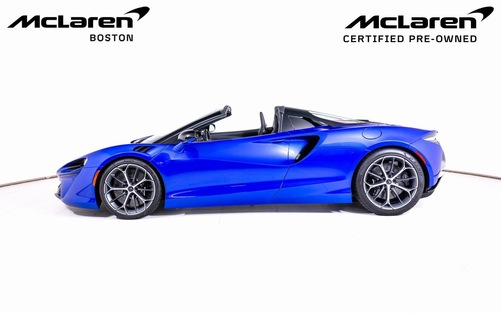 Used 2025 McLaren Artura Spider RWD image 2