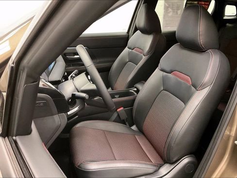 Certified 2025 Nissan Kicks SR image 17