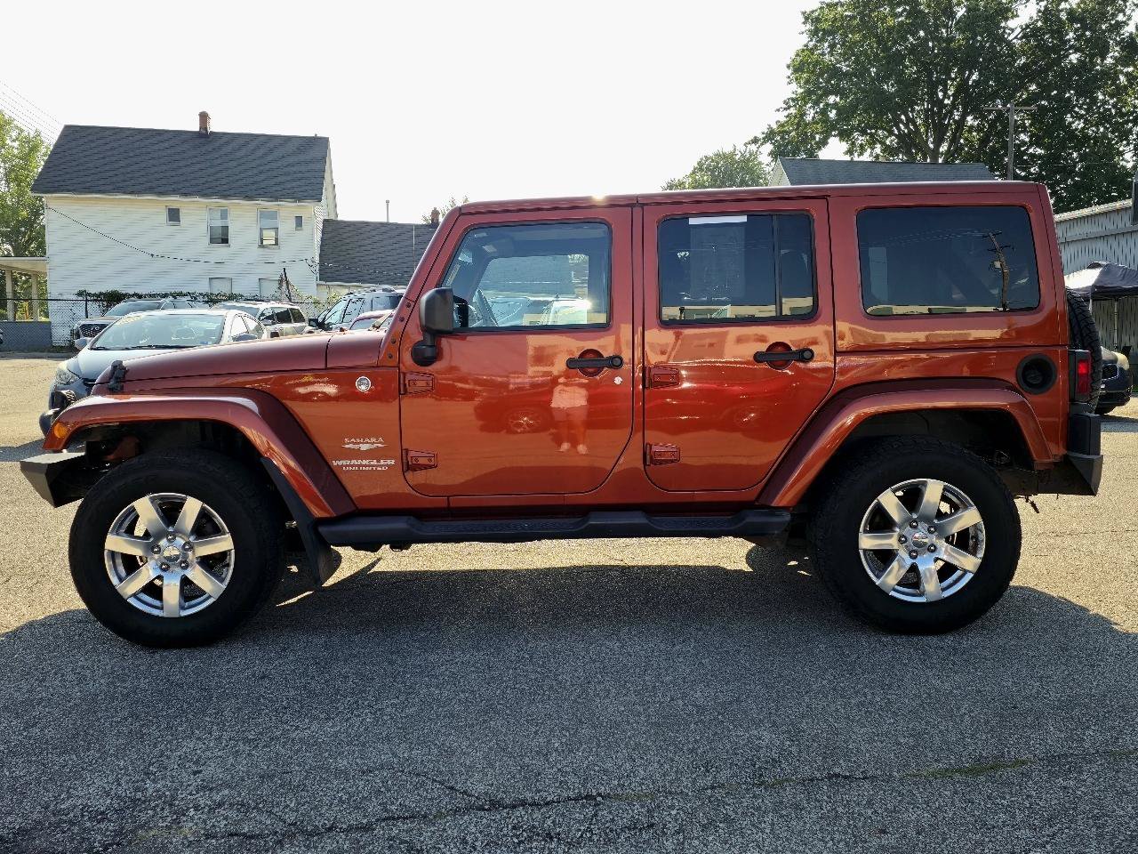 Used 2014 Jeep Wrangler Unlimited Sahara w/ Connectivity Group AWD/4WD image 8