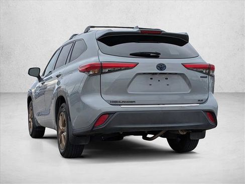 Used 2022 Toyota Highlander Bronze Edition image 8