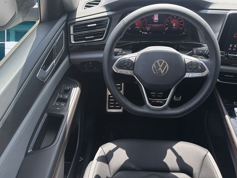 New 2026 Volkswagen Atlas Peak Edition AWD/4WD image 17