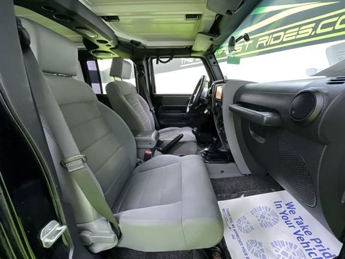 Used 2008 Jeep Wrangler Unlimited Rubicon w/ Dual Top Group image 28