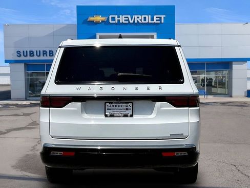 Used 2024 Jeep Wagoneer L Series II RWD image 4