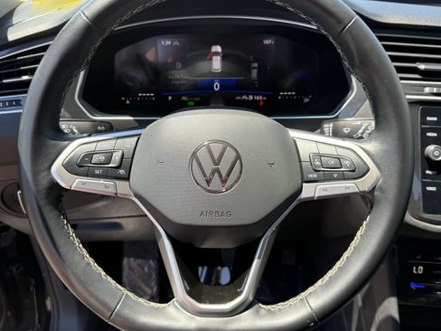 Used 2024 Volkswagen Tiguan SE AWD/4WD image 16
