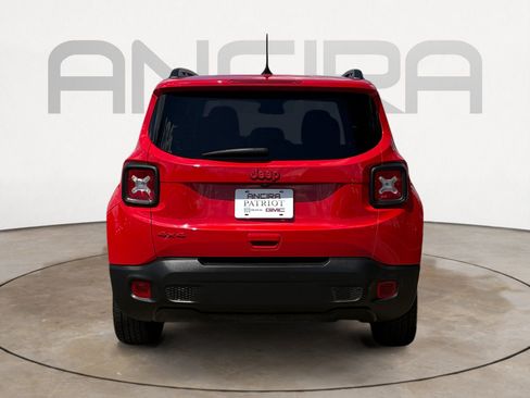 Used 2022 Jeep Renegade Latitude AWD/4WD image 9