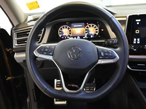 Used 2024 Volkswagen Atlas Peak Edition SE AWD/4WD image 4