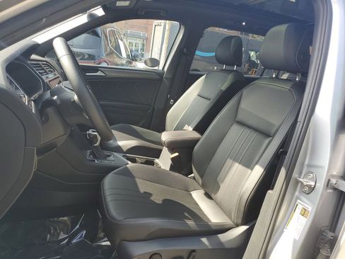 Used 2023 Volkswagen Tiguan SE R-Line image 18