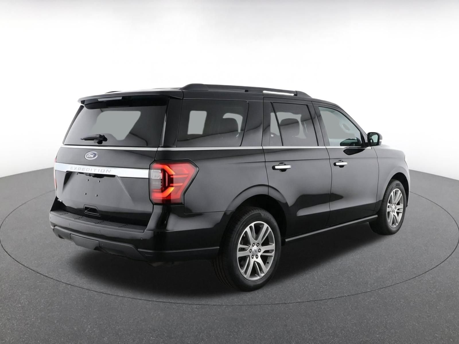 Used 2024 Ford Expedition Limited AWD/4WD image 8