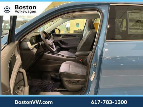 New 2026 Volkswagen Tiguan SE image 7