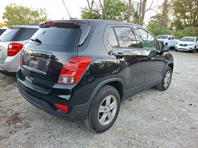 Used 2022 Chevrolet Trax LS w/ Tint and Cruise Package AWD/4WD image 6