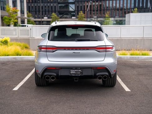 Certified 2024 Porsche Macan AWD/4WD image 7