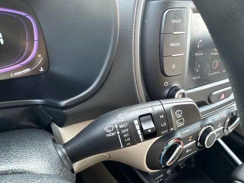 Used 2025 Kia Soul LX FWD image 20