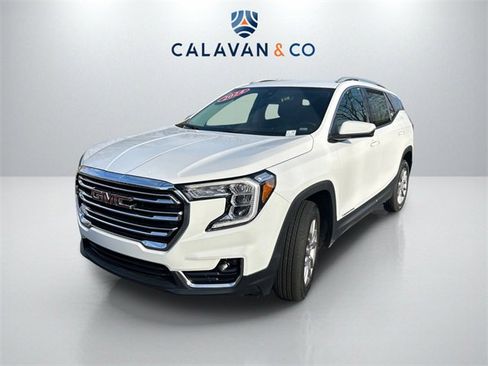 Used 2024 GMC Terrain SLT image 3