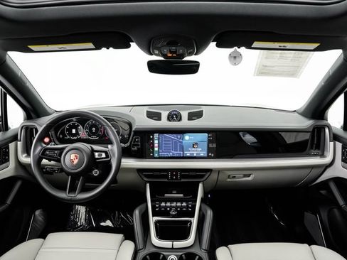 Certified 2026 Porsche Cayenne AWD/4WD image 25