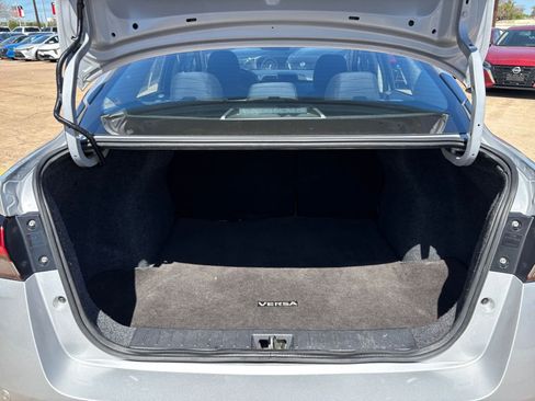 Used 2025 Nissan Versa SV image 29