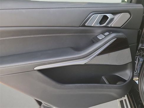 Used 2025 BMW X7 xDrive40i image 18
