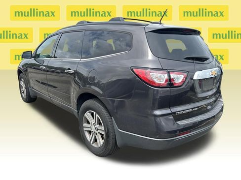 Used 2017 Chevrolet Traverse LT image 3