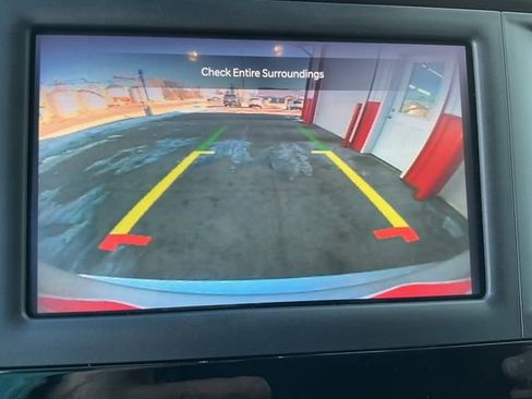 Used 2023 Chrysler Voyager LX image 41