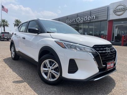 New 2025 Nissan Kicks Play S