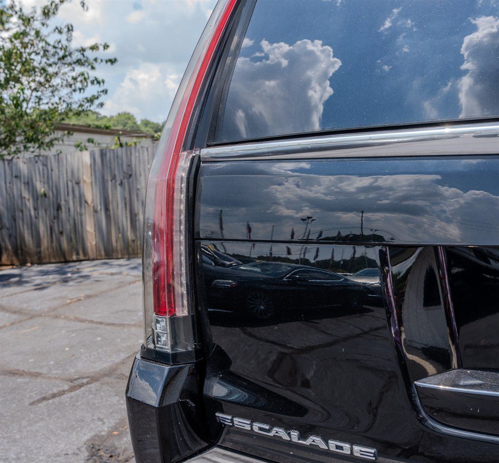 Used 2015 Cadillac Escalade Premium RWD image 10