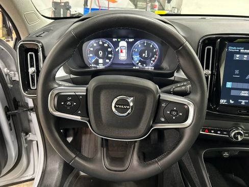 Used 2022 Volvo XC40 T5 Momentum w/ Premium Package AWD/4WD image 17