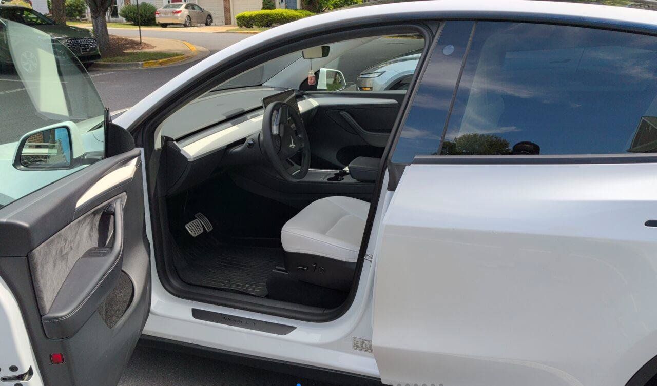 Used 2023 Tesla Model Y Performance AWD/4WD image 5