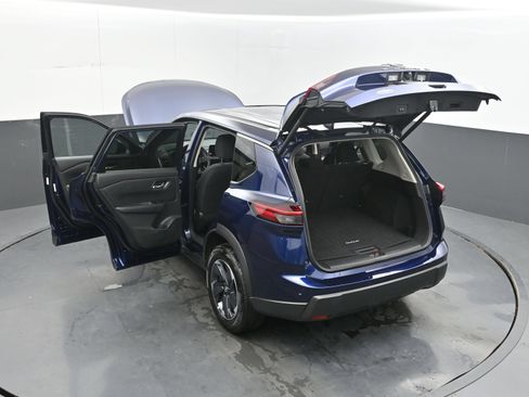 Used 2025 Nissan Rogue SV FWD image 31