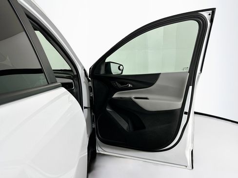 Used 2024 Chevrolet Equinox LS w/ Sport Edition image 31