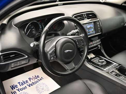 Used 2017 Jaguar XE Premium image 18