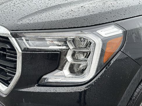 Certified 2022 GMC Terrain SLE w/ Driver Convenience Package image 9