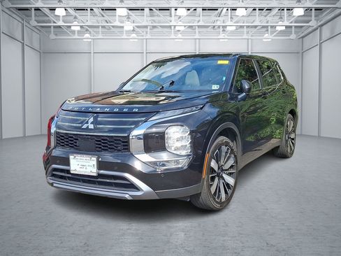 Used 2025 Mitsubishi Outlander SE AWD/4WD image 1