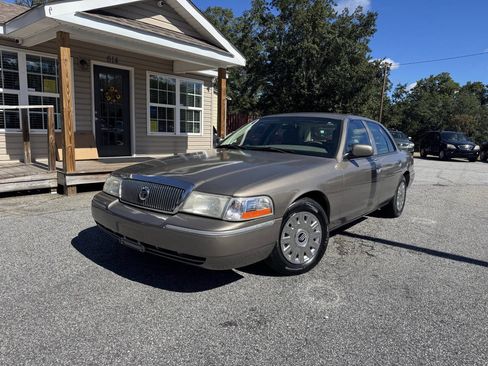 Used 2004 Mercury Grand Marquis GS image 2