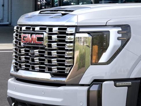 New 2026 GMC Sierra 2500 Denali w/ Denali Reserve Package image 16