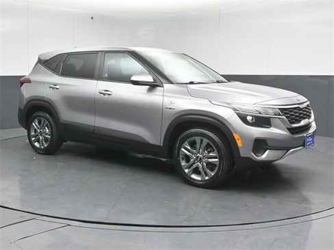 Used 2021 Kia Seltos LX image 1