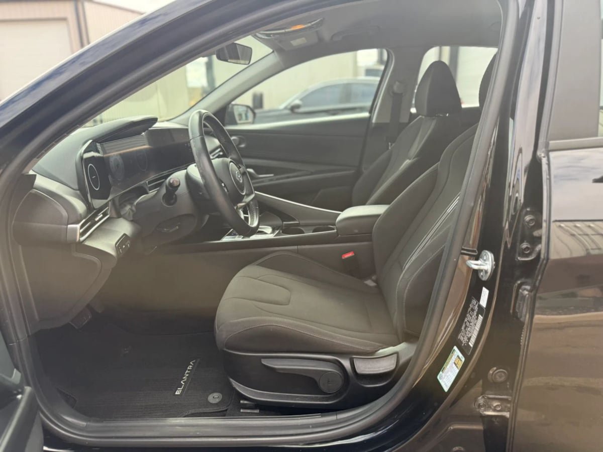 Used 2023 Hyundai Elantra SEL w/ Convenience Package FWD image 15
