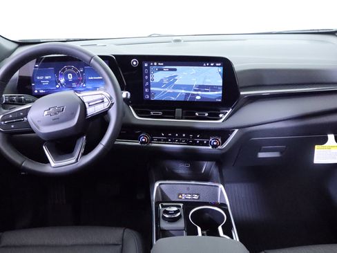New 2026 Chevrolet Equinox LT w/ Convenience Package II FWD image 16