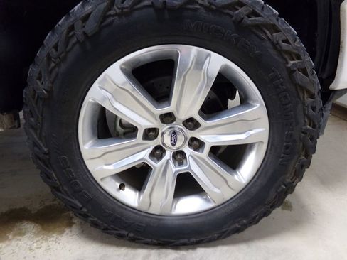 Used 2018 Ford F150 Platinum w/ Equipment Group 701A Luxury image 32