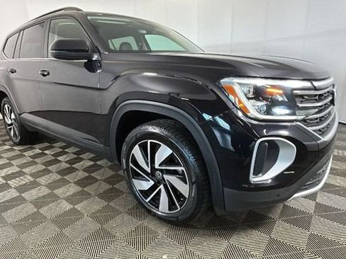 Used 2024 Volkswagen Atlas SE FWD image 2