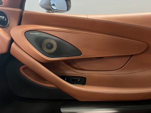 Used 2017 McLaren 570S image 24