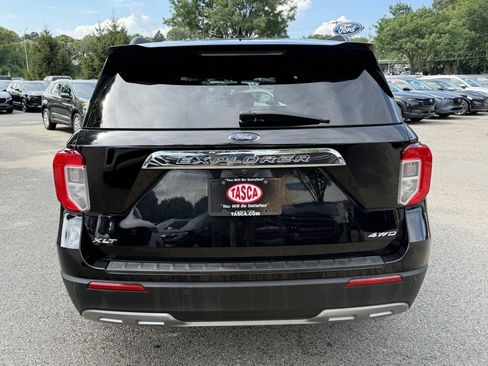 Certified 2022 Ford Explorer XLT w/ Equipment Group 202A image 9