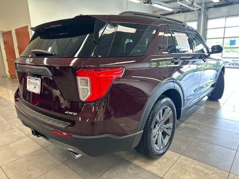 Used 2022 Ford Explorer XLT w/ Equipment Group 202A AWD/4WD image 15